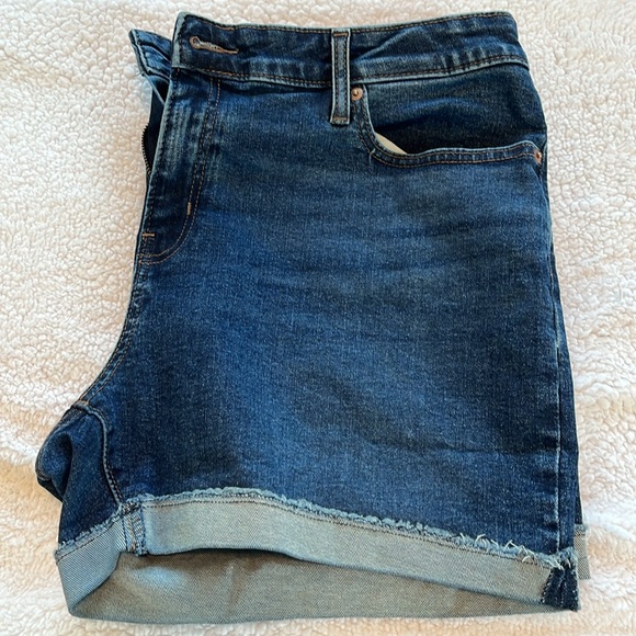 Denizen from Levi’s cuffed shorts, size 16 - Picture 3 of 5